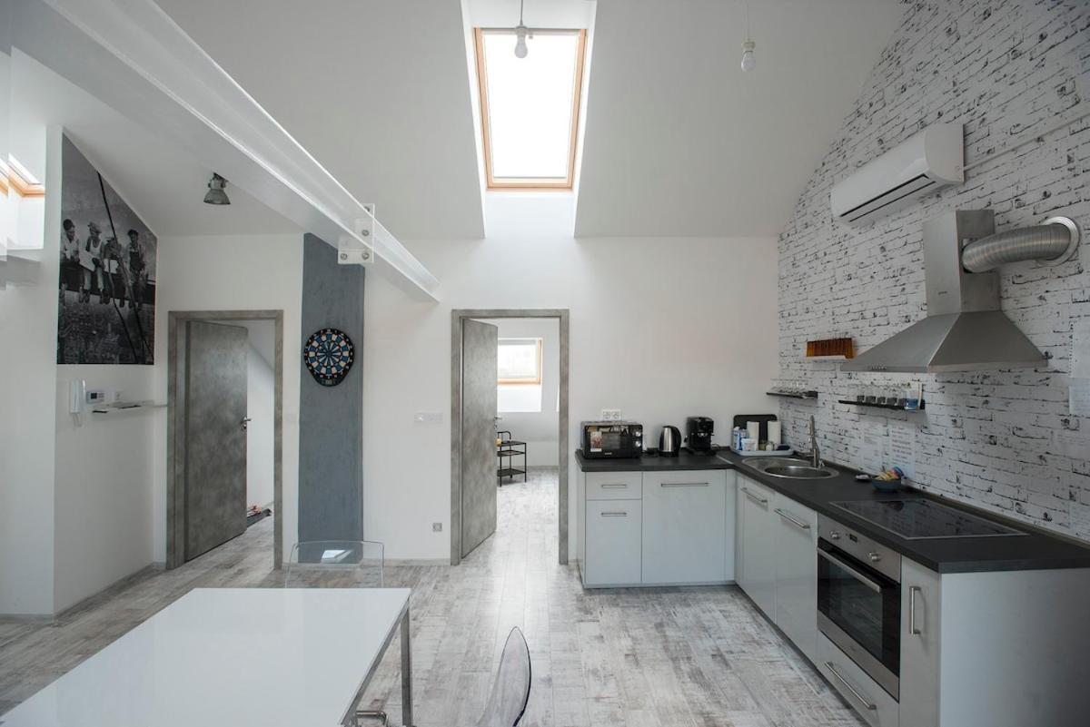 8X8 Tetoter Apartman Segedyn Zewnętrze zdjęcie