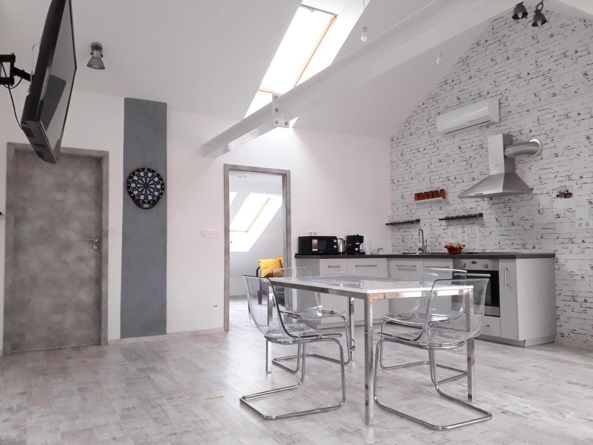 8X8 Tetoter Apartman Segedyn Zewnętrze zdjęcie